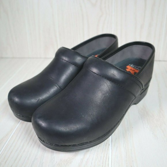 Dansko XP 2.0 Pull-Up Black Work Duty Leather Stapled Clog Shoe Size 39 8.5-9 - Picture 1 of 10